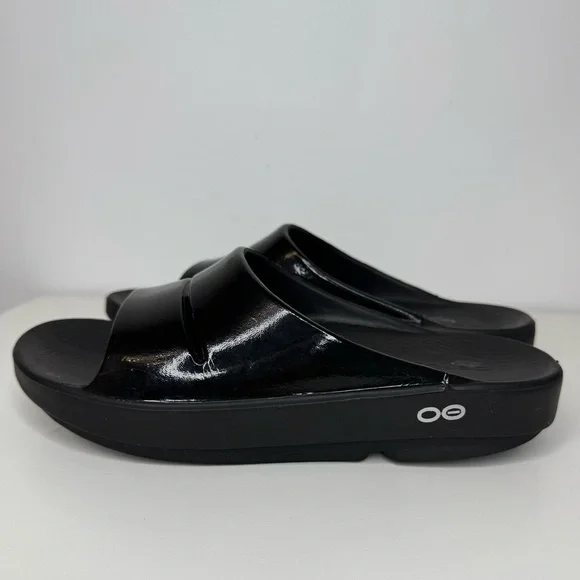 Oofos Ooahh Black Luxe Recovery Slides Sandals Women Size 8 Men Size 6 Athletic - Picture 2 of 10